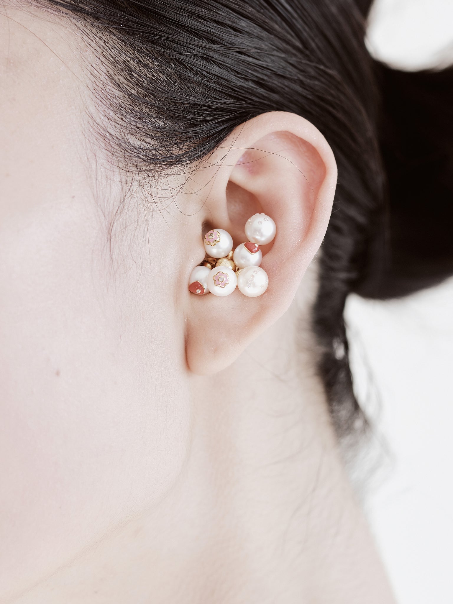 HEART PEARL EAR STUDS